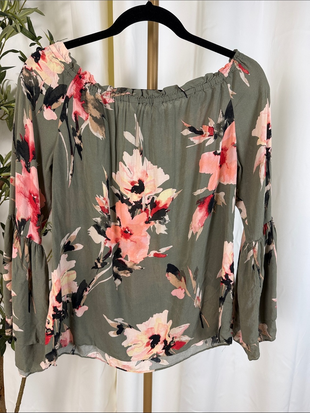 WHBM Olive Green Floral Off-Shoulder Blouse Tiered Flared Sleeves Sz S (T4) - Picture 7 of 10